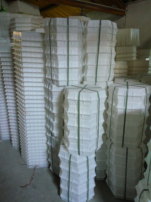 De witte Plastic Vormen van de Oprijlaanbetonmolen voor Bakstenen Zijlengte 20cm * Hoogte 16cm